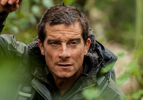 Famous survivalist Bear Grylls discusses benefits for families participating in a Bear Grylls Survival Academy. Man Vs Wild, Bear Grylls Survival, Jungle King, Connor Mcgregor, Finding Your Style, Solar Energy Kits, Wild Star, Wellness Space, Adventure Party