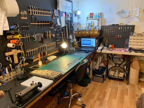 Workshop Bedroom, Engineering Workshop Ideas, Automotive Workshop Design, Workshop Aesthetic Garage, Workshop Aesthetic, Leather Workshop Ideas, Macrame Workshop Setup, Motorbike Workshop Ideas, Workshop Desk