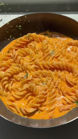 Tomato Pasta Tiktok, Cheesy Tomato Pasta, Pasta Tiktok, Food Vids, Food O, Tomato Pasta, Food Videos Cooking, Weeknight Dinners, Food Obsession