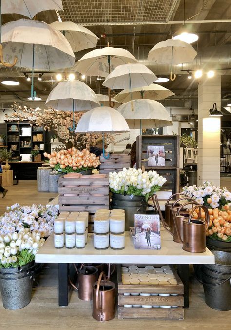 Gift Shop Interiors, Gift Shop Displays, Flower Shop Interiors, Flower Shop Design, Decoration Vitrine, Magnolia Farms, Boutique Display, Magnolia Market, Florist Shop