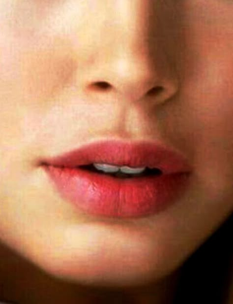 Full Lips Aesthetic, Downturned Lips, Oval Lips, Desired Appearance, Thick Lips, Lips Aesthetic, Lips Inspiration, Tiny Nose, Face Features