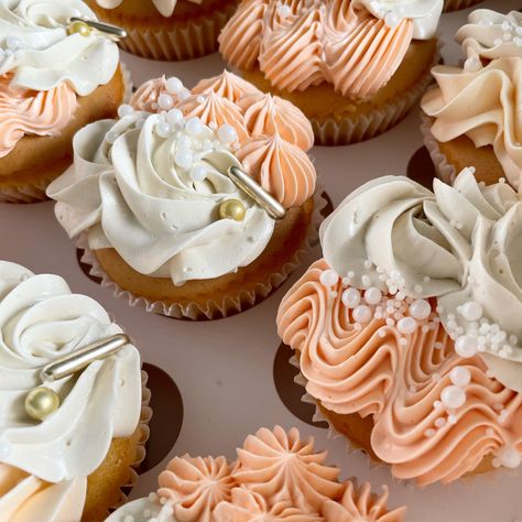 Peach and ivory cupcakes, decorated with white and gold sugar pearls Peach And Gold Cake Birthday, Peach Colored Cupcakes, Peach Color Cupcakes, Ivory Cupcakes, Peach Icing, Coral Cupcakes, Cupcake Icing Designs, 30th Cake, Peach Items