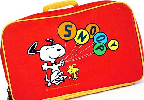 vintage Snoopy 1958,1965 suitcase Vintage Snoopy, Vintage Luggage, Luggage Tags, Luggage Bags, Old School, Lunch Box, Snoopy