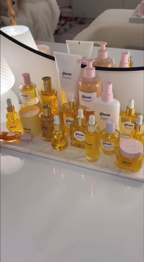 @jolanibeauty on tt Skincare Aesthetic Products, Skincare Collection, Sephora Skin Care, Perfect Skin Care Routine, Pretty Skin Care, Skin Care Items, Pretty Skin, Body Care Routine, Glow Up Tips