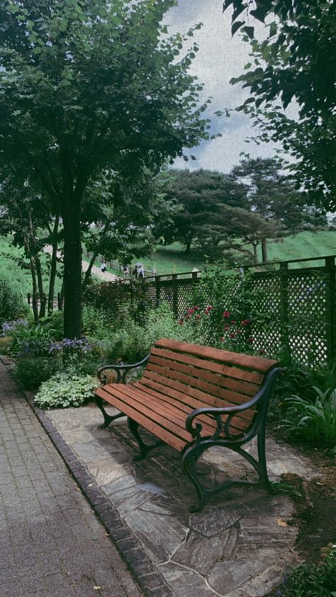 Bench Aesthetic Park, Japanese Park Aesthetic, Bangku Taman Aesthetic, Park Seating Design, Park Bench Aesthetic, Parque Aesthetic, Aesthetic Bench, Park Bench Ideas, Bench Aesthetic