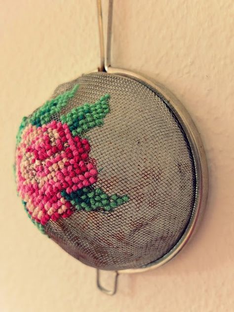 I love cross stitch and embroidery. I am thrilled clever crafters are coming up with new and unique surfaces to stitch on like this awesome idea to embroider on a strainer. Pop on over to Jans Schw… Hand Embroidery Stitches, Recycled Crafts, Embroidery Inspiration, Embroidery Art, Counted Cross Stitch, Cross Stitch Embroidery, Le Point, Embroidery Stitches, Fiber Art