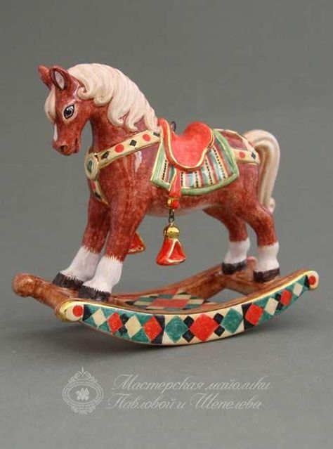 Rocking Horse Woodworking Plans, Vintage Inspired Christmas Tree, Antique Rocking Horse, Wooden Rocking Horse, Wooden Horse, Toy Horse, Ideas Vintage, Carousel Horses, Vintage Christmas Tree