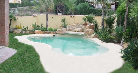 Sand Pool Design Idea Creates a Sandy Oasis in Your Backyard Luxurious Backyard, Kleiner Pool Design, Beach Entry Pool, Pool Sand, Luxury Swimming Pools, Pool Colors, Backyard Beach, Small Pool Design, Natural Swimming Pools