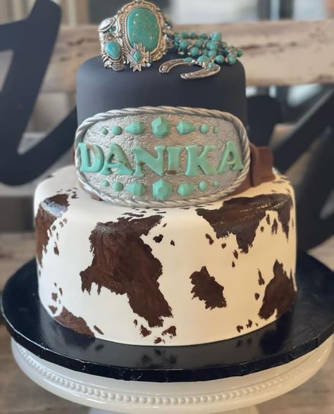 Country Themed Birthday Cakes, Texas Birthday Cake, Boho Western Birthday Cake, Western Graduation Cakes, Aztec Birthday Cake, Western Cake Ideas For Women, Western Sweet 16 Cakes, Western Cake Ideas Birthday, Western Bday Cake