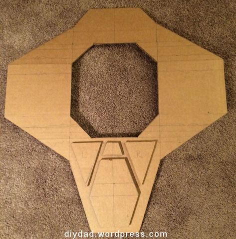 How To Make Shoulder Pads For Costume, Diy Shoulder Pads Costume, Diy Shoulder Pads, Football Shoulder Pad, Cardboard Costumes, Football Costume, Football Shoulder Pads, Diy Cape, Football Pads