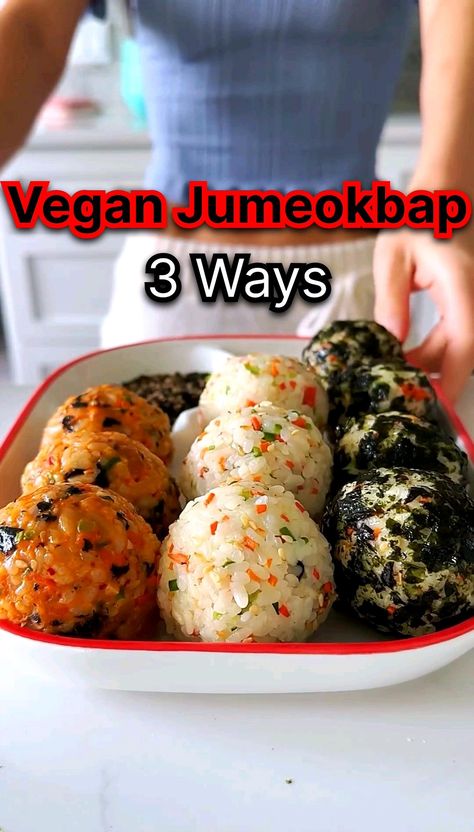 Jumeokbap Recipe, Vegetarian Korean Recipes, Korean Rice Balls, Tofu Mayo, Vegan Korean Recipes, Korean Vegetarian Recipes, Vegan Kimchi Recipe, Carrots And Cucumbers, Vegan Korean Food