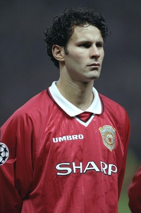 Young Ryan Giggs Manchester United Ryan Giggs, Manchester United Legends, Newcastle United Fc, Football Players Images, Manchester United Fans, Manchester United Football Club, Best Wallpapers, Best Football Team, Football Icon