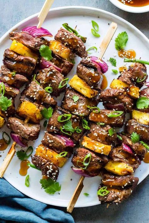 Brochettes : 21 idées de recettes originales et divinement bonnes pour un barbecue au top ! - Biba Magazine Teriyaki Beef Skewers, Beef Skewers Grill, Teriyaki Skewers, Teriyaki Steak, Teriyaki Marinade, Beef Kabobs, Teriyaki Beef, Beef Skewers, Kabob Recipes