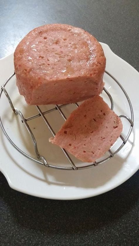 HOME-MADE LUNCHEON MEAT | Baking's Corner WorkShop Homemade Luncheon Meat Recipe, Homemade Bologna, Luncheon Meat Recipe, Bologna Recipes, Recipes For Lunch, Luncheon Meat, Chicken Rolls, How To Make Sausage, Deli Meat