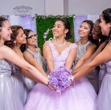 Quince Court Pictures, Quinceanera Court Pictures, Quince Court Outfits, Quinceanera Poses, Court Outfits, Quince Picture Ideas, Quince Court, Quinceanera Court, Quinceañera Photoshoot Ideas