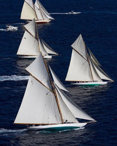 Boat Holiday, Sailing Aesthetic, Nautical Aesthetic, Naval Architecture, Sail Life, Classic Sailing, Sailing Art, Yacht Rental, Classic Yachts