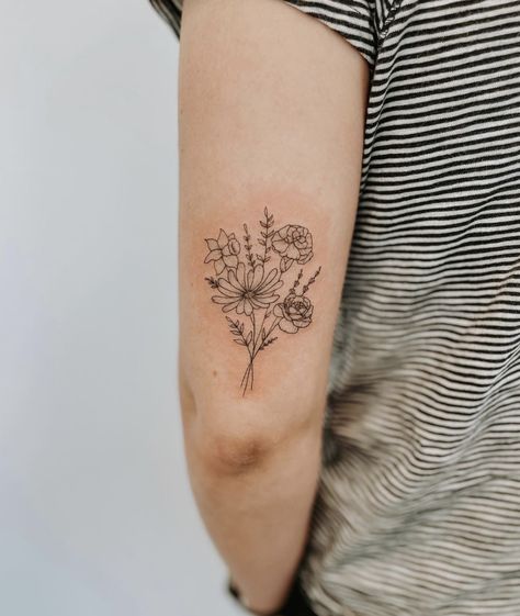 Back Of Arm Birth Flower Tattoo, Bouquet Tattoos For Women, Flower On Back Of Arm Tattoo, Tattoo Ideas Flower Bouquet, Flower Bouquet Tattoo Upper Arm, Flower Bouquet Tattoo Bicep, Tricep Flower Tattoo Women, Floral Bouquet Tattoo Forearm, Butterfly Flower Bouquet Tattoo