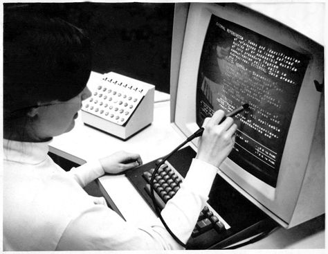 8 ONLINE RESOURCES FOR HISTORICAL RESEARCH Don Delillo, Hewlett Packard, Old Computers, Fiction Writer, Personal Computer, Writing Resources, Writing Life, Cultura Pop, Historical Fiction