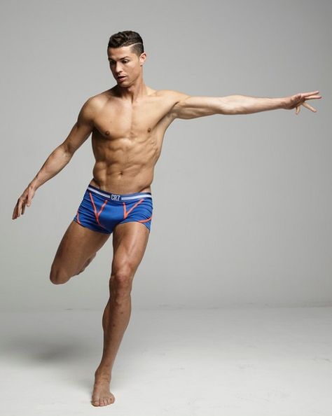 Cristiano Ronaldo 남성 근육, Gesture Drawing Poses, Life Drawing Reference, Action Pose Reference, Male Pose Reference, People Poses, Anatomy Poses, Human Reference, Body Reference Poses