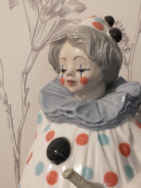 Cute Clown Figures, Ceramic Clown Sculpture, Clown Doll Collection, Porcelain Clown Dolls, Porcelain Clown, Clown Paintings, Porcelain Clown Dolls Vintage, Vintage Clown, Cute Clown