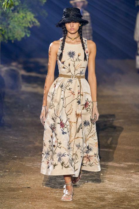 Christian Dior Spring 2020 Ready-to-Wear Collection - Vogue Dior Spring 2020, Dior Summer, Dior Ready To Wear, Dior Dress, Luisa Beccaria, Pink Wedding Dress, Christian Dior Couture, Vogue Germany, Dior Fashion