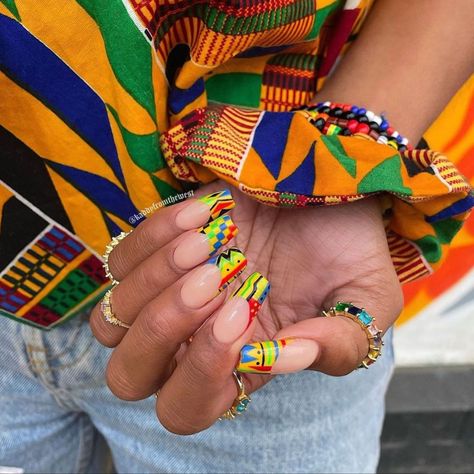 35 French Tip Nail Art on Black Women of All Skin Tones - Coils and Glory Gel Nails Art Ideas, Stones Nails, Yellow Barbie, Rasta Nails, Do It Yourself Nails, French Tip Nail Art, Mani Ideas, Acrylic Ideas, Summer Gel Nails