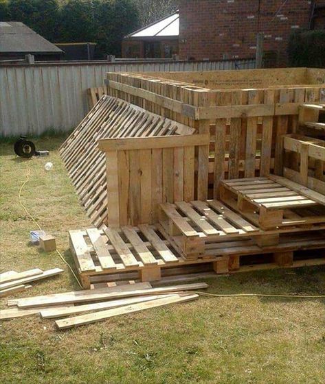 Pool Deck Out Of Pallets, Deck Out Of Pallets, Piscina Pallet, Build A Pool, Decks Around Pools, Pallet Pool, Pool Deck Plans, Building A Swimming Pool, Swimming Pool Decks