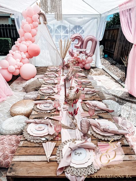 Bridal Picnic, Picnic Party Decorations, 30th Birthday Ideas For Women, 30th Bday Party, Pink Party Theme, Backyard Birthday Parties, Luxury Picnic, Picnic Birthday Party, Teepee Party