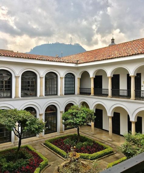 Spanish Colonial Mansion, Spanish Museum, Palace Aesthetic, Hotel Floor Plan, Colonial Mansion, Hacienda Style Homes, Hotel Floor, Mexico House, Brick Architecture