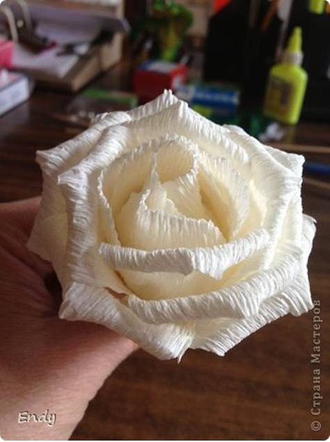 Paper Ribbon Crafts, Paper Rose Craft, Homemade House Decorations, Free Paper Flower Templates, Crepe Paper Crafts, Easy Rose, Crepe Paper Roses, Tissue Flowers, Twisted Ribbons