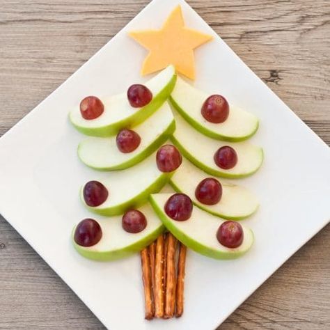 Christmas Themed Snacks, Party Foods For Kids, Healthy Christmas Baking, School Party Snacks, Foods For Kids, Healthy Christmas Snacks, Christmas Party Snacks, Preschool Cooking, Themed Snacks