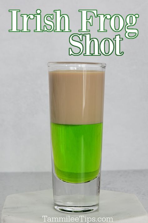 is a layered cocktail shot perfect for St. Patrick's Day. The combination of Midori Melon Liqueur and Baileys Irish Cream is great. Melon Liquor Shots, Midori Shots, Green Shots Alcohol, Irish Shots, Midori Drinks, Green Cocktails, Baileys Drinks, Shots Alcohol Recipes, Midori Melon