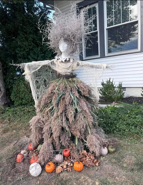 Porch Scarecrow, Lady Scarecrow, Tomato Cage Crafts, Halloween Gourds, Art Witch, Garden Figures, Halloween Themed Wedding, Halloween Decorations Diy Outdoor, Halloween Porch Decorations