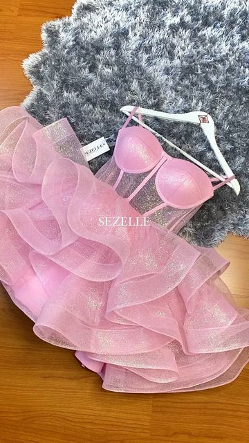 Pink Birthday Dress Sweet 16, Classy Homecoming Dress, 16th Birthday Outfit, Luxe Baby, Concert Dresses, Cute Dresses For Party, Dress Birthday, Cocktail Gowns, Prom Looks