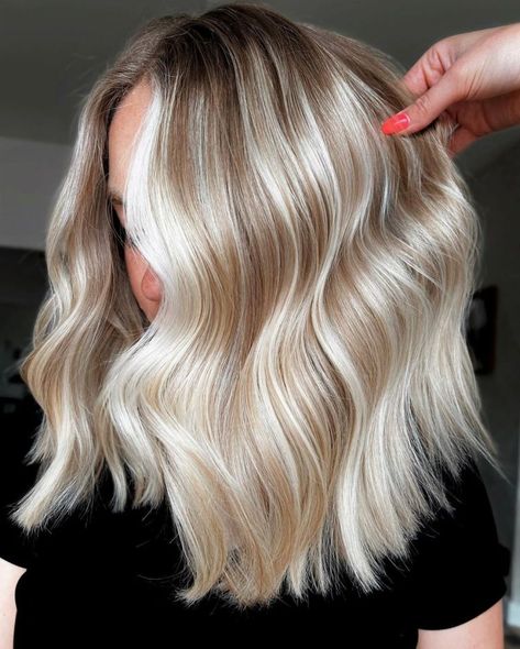 Silver Highlights and Caramel Blonde Lowlights Shades Of Blonde Hair Color, Shades Of Blonde Hair, Sandy Blonde Hair, Blonde Lowlights, Summer Blonde Hair, Blonde Hair Transformations, Creamy Blonde, Light Blonde Hair, Dirty Blonde Hair