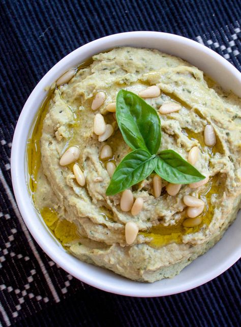 Basil Pesto Hummus (vegan, gluten free) - This easy healthy recipe takes minutes to make, is cheaper than store bought, and you control the ingredients! Basil Pesto Hummus, Toasted Bagel, Vegan Sauce Recipes, Pesto Hummus, Bagel Chips, Vegan Snack Recipes, Sandwich Ideas, Vegan Lunch Recipes, Creamy Pesto