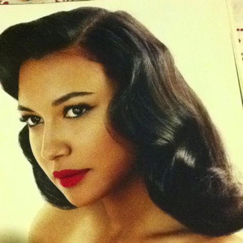 Old Hollywood hair #1940s #retro #hairstyle #waves Hairstyles Retro, Old Hollywood Hair, 1940s Hairstyles, Foam Rollers, Hollywood Hair, Old Hollywood Style, Diva Style, Rockabilly Hair, Naya Rivera