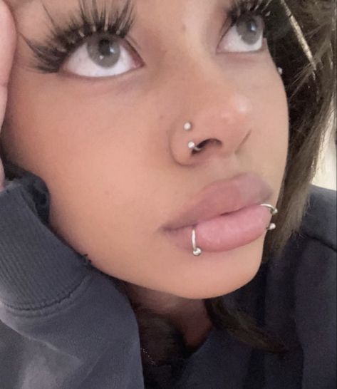 Nose Piercing Stud Both Sides, Double Nostril Piercing, Body Modification Piercings, Ashley Piercing, Double Nose Piercing, Nail Piercing, Pretty Nose, Bellybutton Piercings, Nose Piercing Stud