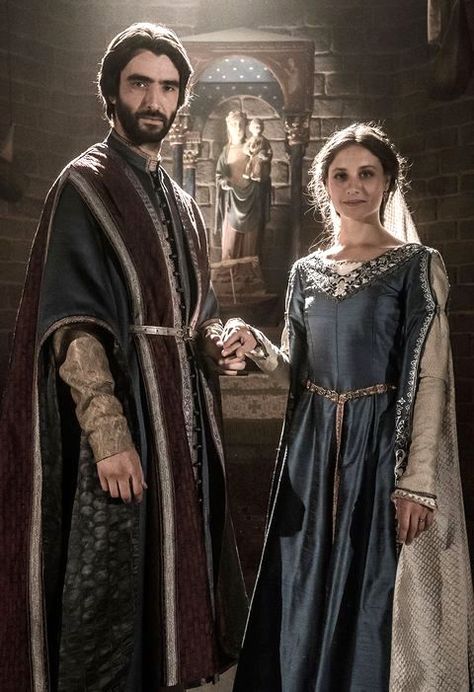 Historical Dresses Medieval, 18th Century Mens Fashion, Isabella Of Castile, Celtic Dress, Hollywood Costume, Century Dress, Royal Aesthetic, Mens Fashion Inspiration, Fantasy Gowns