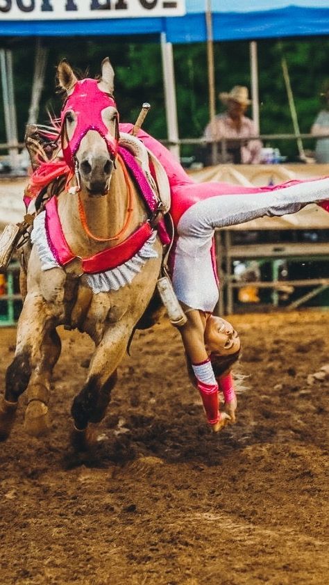 Girl Pony, Bronc Riding, Trick Riding, Country Girl Life, Horse Riding Tips, Rodeo Horses, Horse Wallpaper, Rodeo Life, Baby Cowboy