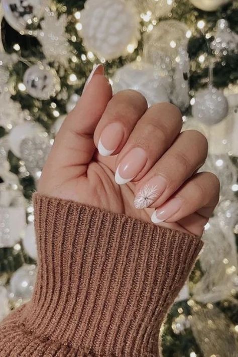 Embrace the Chill with Stunning Snowflake Nail Designs! French Nail Designs Christmas, Cute Short Almond Nails Christmas, Short Holiday Acrylic Nails, French Nail Christmas, Winter Nail Ideas White, French Tip Nails Snowflake, December French Tip Nails, French Tip With Snowflake Nails, Nail Snowflake Design