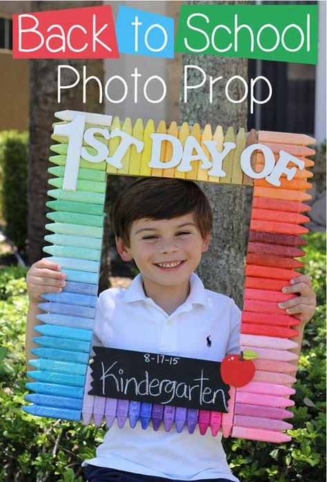 25 Back to School Craft Ideas - DIY Back to School Photo Prop School Photo Frames, First Day Of School Pictures, Back To School Pictures, Diy Back To School, School Frame, First Day School, Diy Photo Frames, Back To School Crafts, Back To School Party