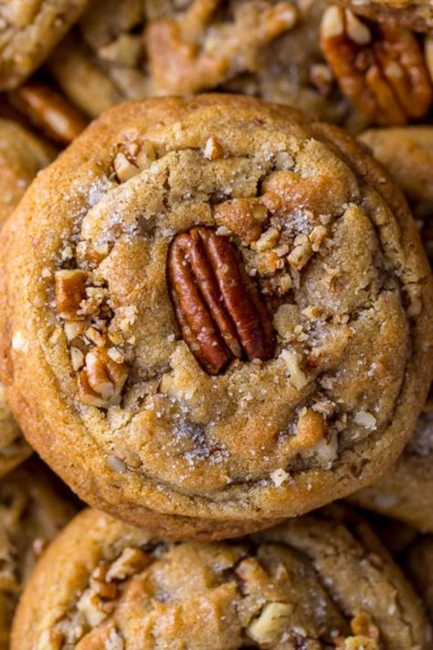 Brown Butter Pecan Cookies, Cookies With Pecans, Heavenly Recipes, Butter Pecan Cookies, Christmas Baking Recipes, Pecan Cookies, Xmas Cookies, Butter Pecan, Thanksgiving Desserts