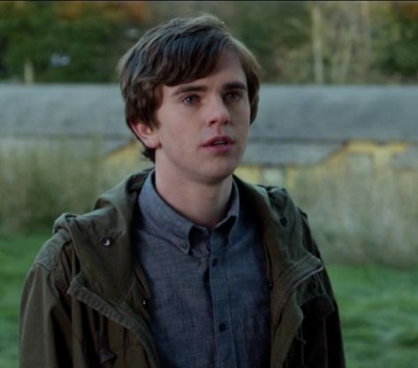 Shaun Murphy Icon, Freddie Highmore Aesthetic, Good Doctor Series, Shaun Murphy, Dave Brubeck, Stephen King Novels, Social Outcast, Freddie Highmore, Bates Motel