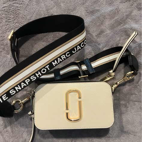 Marc Jacobs “The Snapshot” Crossbody Bag Brand New Never Used Double Zip Compartment Gold Hardware Removable & Adjustable Strap Saffiano Leather 7in L X 2in D X 4in H Marc Jacobs Snapshot Bag Outfit, Aesthetic Sling Bag, Marc Jacobs Snapshot Bag, Shoulder Sling Bag, Marc Jacobs Crossbody Bag, Marc Jacobs Purse, My Style Bags, Luxury Bags Collection, Handbag Essentials