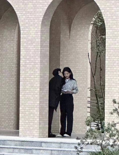 Dispatch Dating Photo, Futurisme Retro, Art Outfit, 사진 촬영 포즈, Boy Best Friend, Couples Vibe, Paparazzi Photos, Kpop Couples, Ulzzang Couple