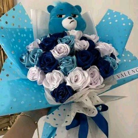 Care Bear Flower Bouquet, Character Flower Bouquet, Eternal Bouquet Ideas, Ribbon Bouquets, Paper Rose Craft, Forever Flower Bouquets, Cute Bouquet, Satin Flowers Diy, Ribbon Rose Bouquets