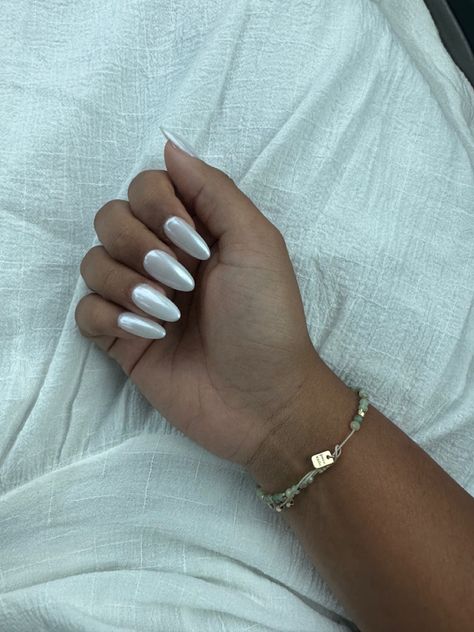 Metallic Nail Ideas, White Sparkly Nails, White Chrome Nails, Nails Rose, Bronze Nails, Opal Nails, Metallic Nail, Nails Chrome, Chrome Nails Designs