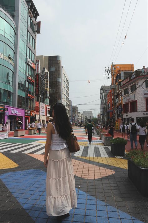 Hongdae, Seoul // outfit inspo / summer 2023 / long skirt / frilly top Hongdae Fashion, Hongdae Seoul, Frilly Top, Outfit Inspo Summer, Black Platform Boots, Seoul South Korea, Brown Purses, Black Platform, Summer 2023