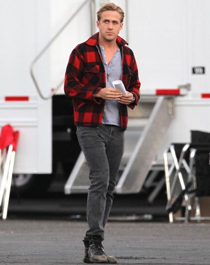 Ryan Gosling Style, How To Wear Flannels, How To Wear Loafers, Buffalo Shirt, Райан Гослинг, Casual Leather Jacket, Best Dressed Man, Mens Flannel Shirt, Mens Leather Boots